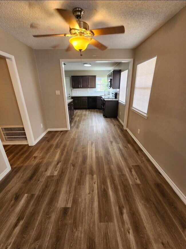 Foto del edificio - 3 bed 2 bath, move in ready!