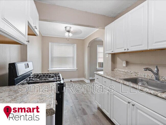 Building Photo - 807 Clara Ave