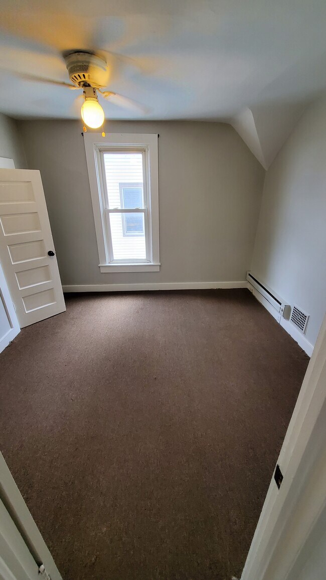 Bedroom - 1642 Short St
