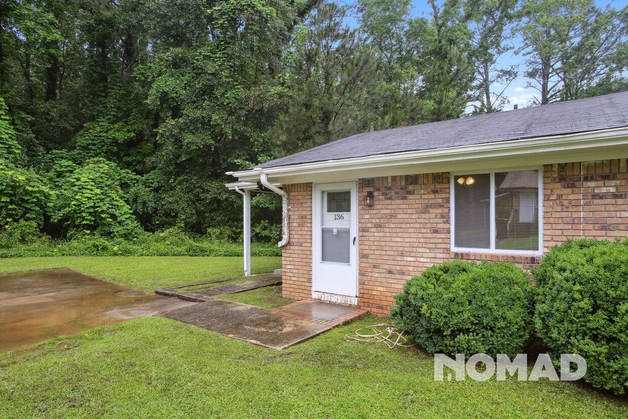 Primary Photo - Charming 2BR Duplex in Fairburn