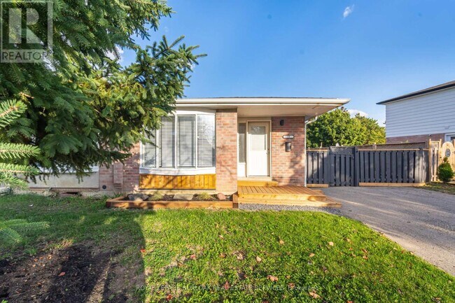 Building Photo - 19 Juniper Crescent