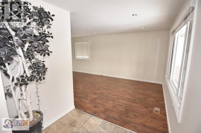 Building Photo - 1469 Azalia Crescent