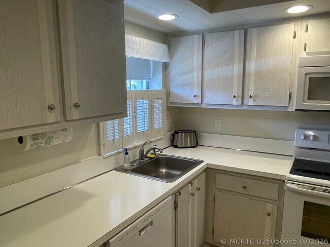Building Photo - 1190 Sugar Sands Blvd