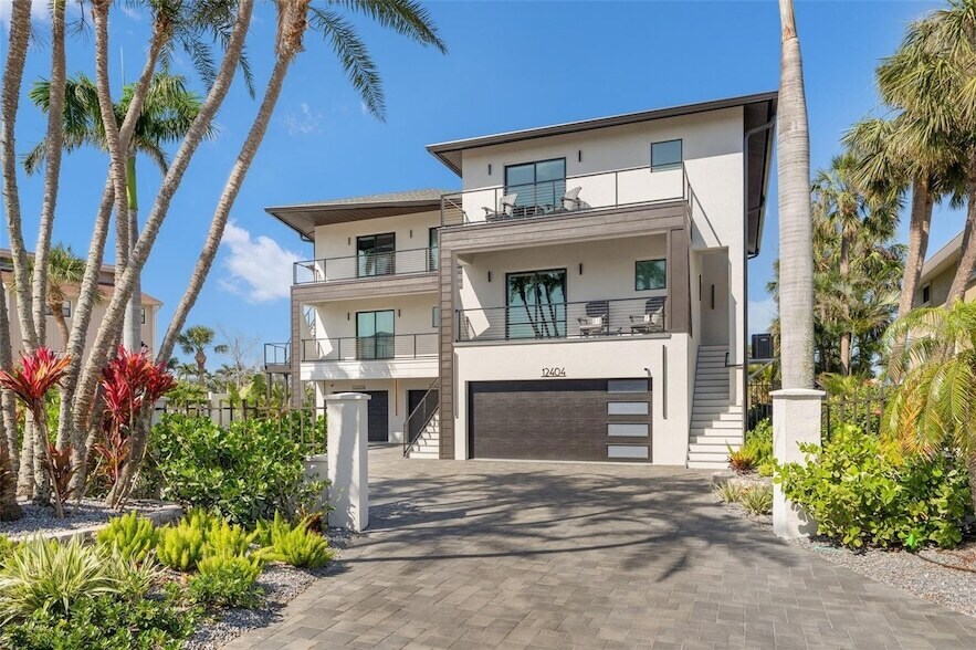 Foto principal - 12404 Capri Cir N