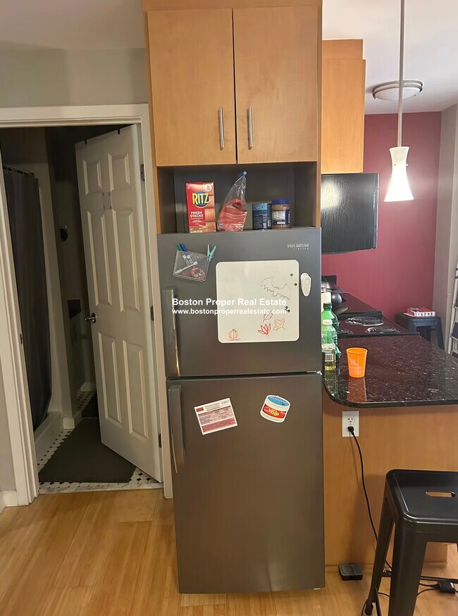 Building Photo - 461 Park Dr