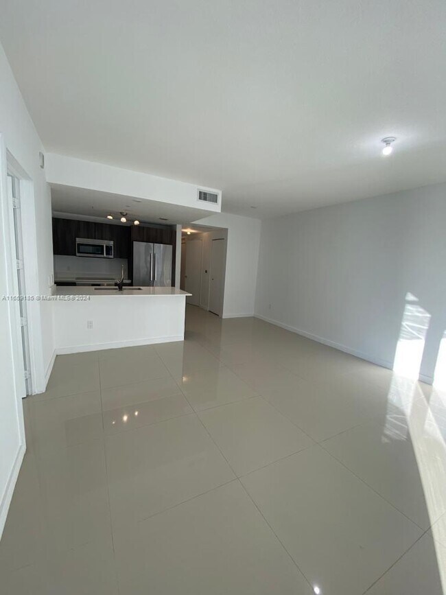 Foto del edificio - 488 NE 18th St