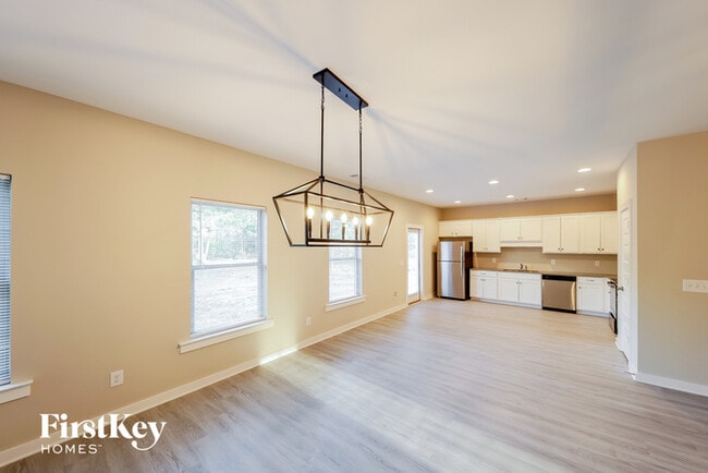 Foto del edificio - 192 Lakewood Ln
