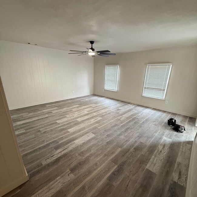 Foto del edificio - 1402 Perryman Dr