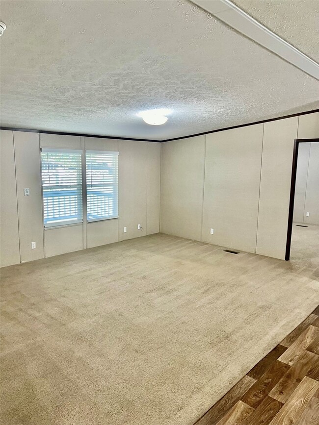 Foto del edificio - 24418 Tree Ln