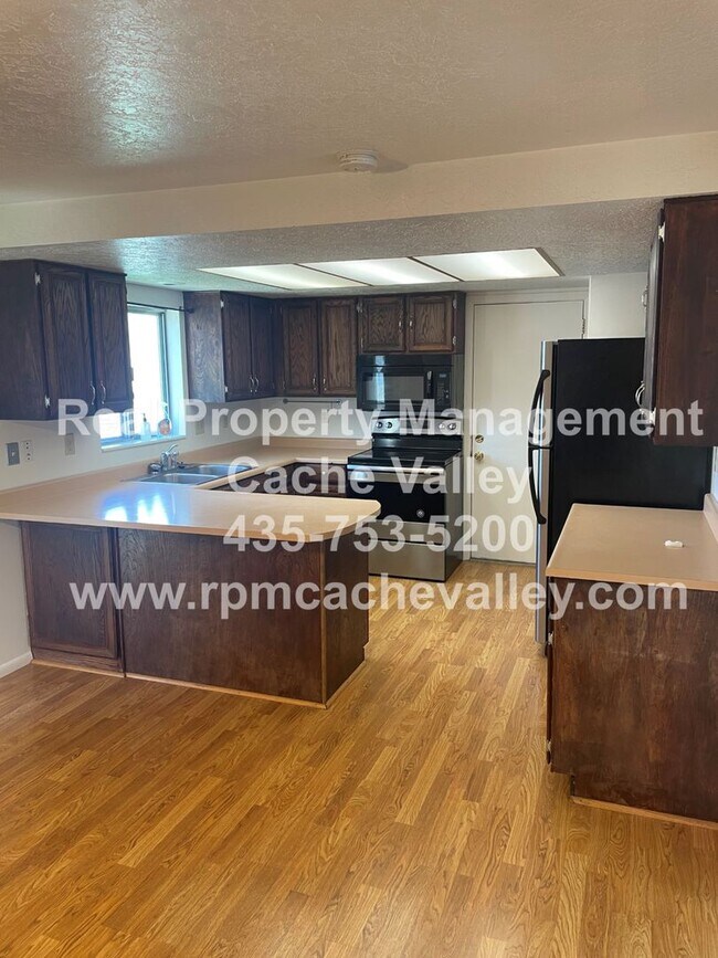 Foto del edificio - A Pet Friendly 4 Bed, 3 Bath House in Nort...