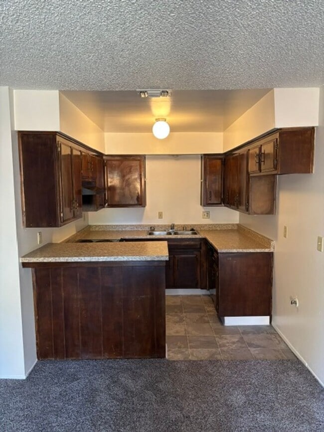 Building Photo - 8012 N Laurelglen Blvd