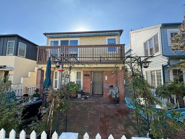 Building Photo - 805 Allerton Ct