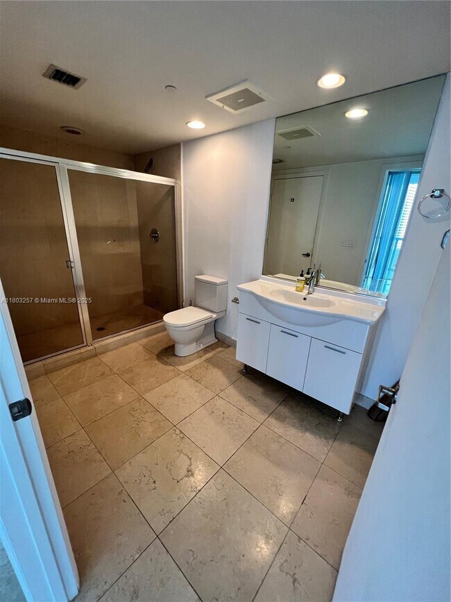 Building Photo - 495 Brickell Ave
