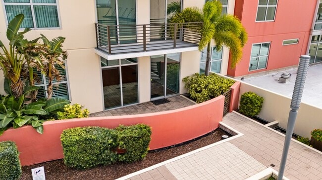 Building Photo - 1208 E Kennedy Blvd