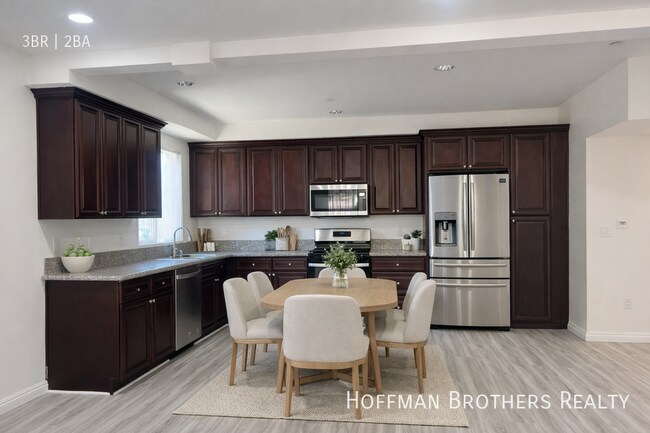 Foto del edificio - 6829 Simpson Ave