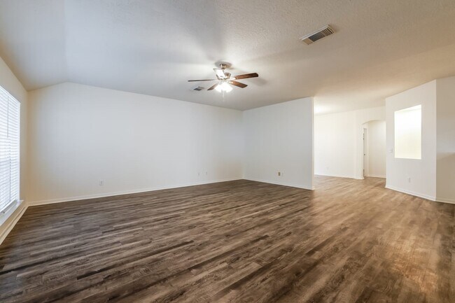Building Photo - 5741 Forest Timbers Dr