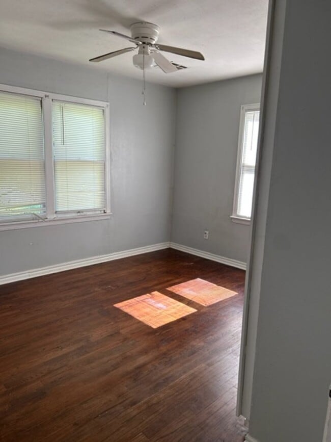 Building Photo - 2 Bedroom 1 bath Close to OU Campus