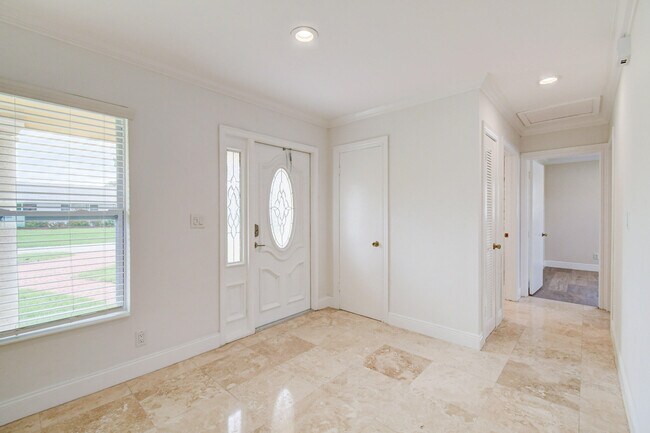 Foto del edificio - 15021 Jackson Rd