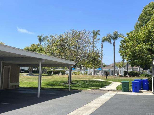 Foto del edificio - 868 Buttercup Rd