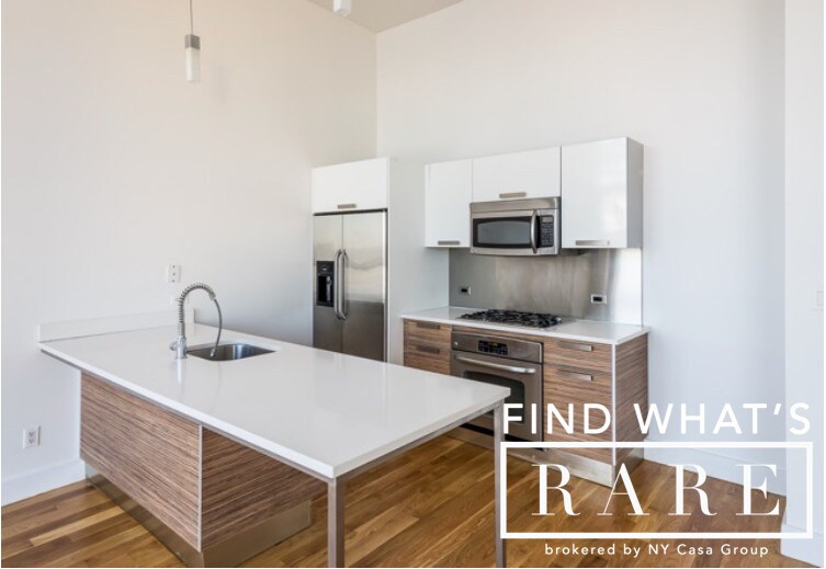 Foto principal - 305 McGuinness Blvd