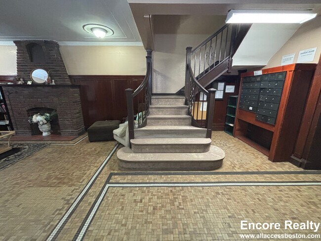 Foto del edificio - 2045 Commonwealth Ave