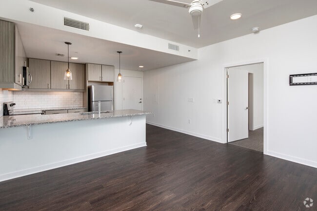 Interior Photo - Lakeview Green