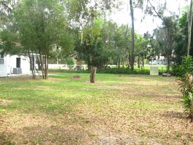 Foto del edificio - 5654 SE Poinciana Rd