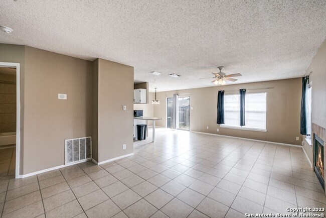 Foto del edificio - 2 Bedroom / 1 Bath Babcock Place Subdivision
