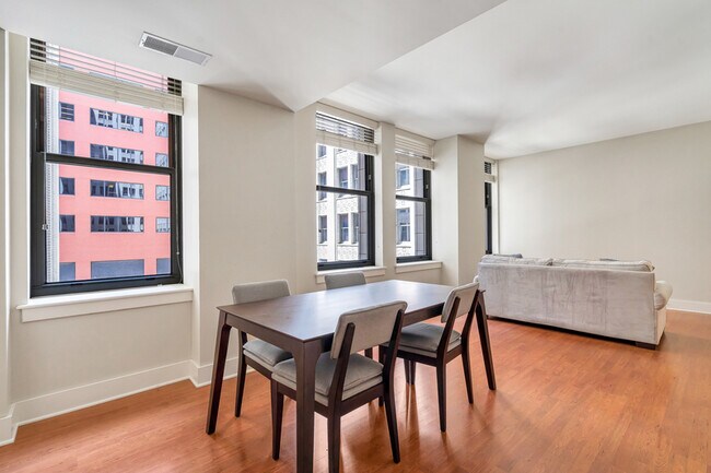 Building Photo - 314 N Broadway