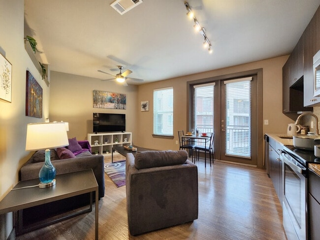 Foto del edificio - 1800 Devonshire Crescent