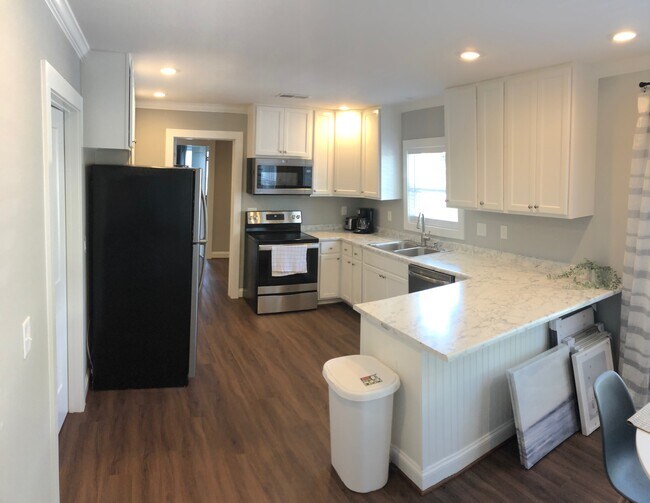 Shared Kitchen - 2 Sunnydale Dr