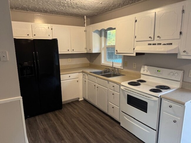 Foto del edificio - 222 Poplar Rd