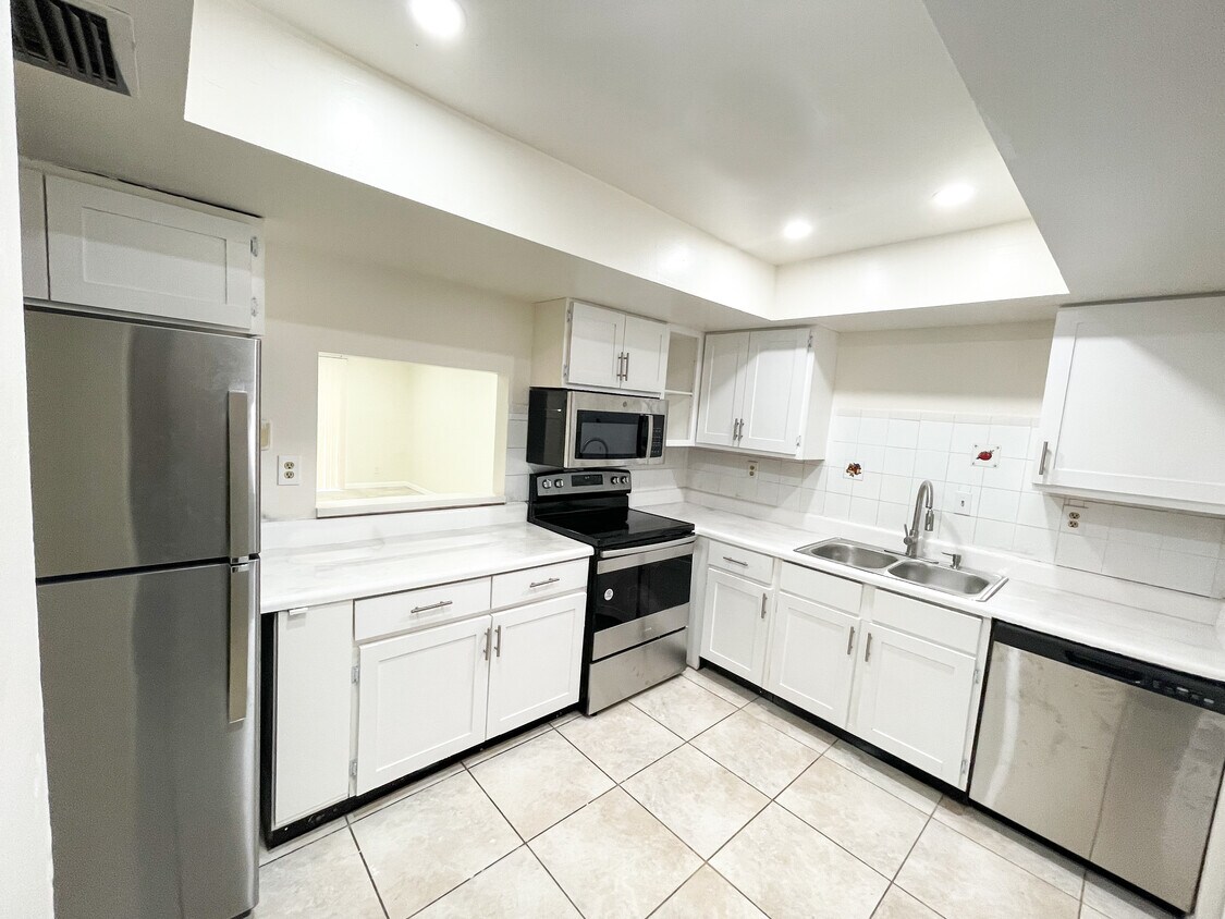 Foto principal - 4583 Barclay Cres