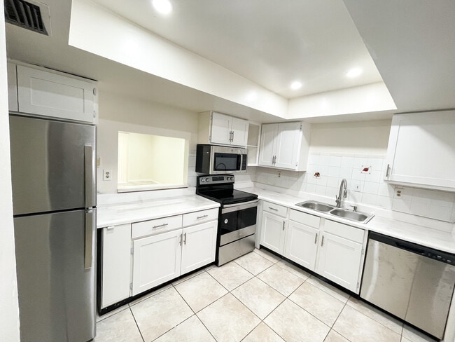 Building Photo - 4583 Barclay Cres