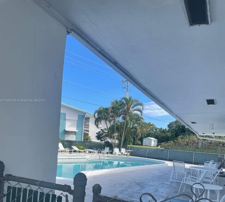 2440 Lake Osborne Dr Unit 208, Lake Worth, FL 33461 Condo for Rent in