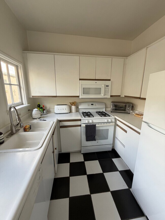 Foto del edificio - 9969 Robbins Dr