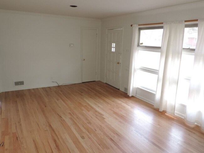 Photo - Brookridge Heights 2 Bedroom, 1 Bath Home ...