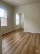Building Photo - 1117 S Norton Ave