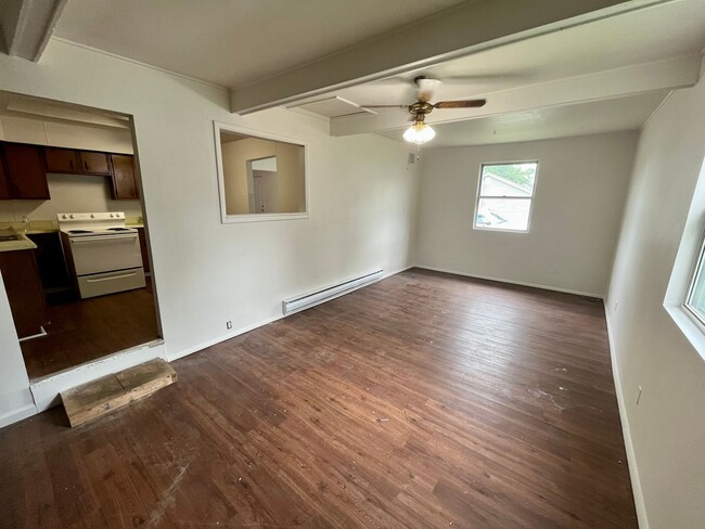 Foto del edificio - 3 Bed | 1 Bath | Detached Garage