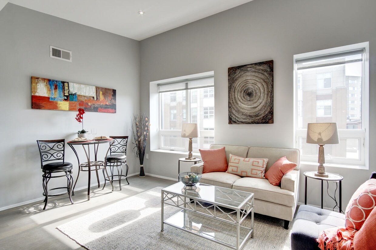 Foto principal - 2422 17th St NW