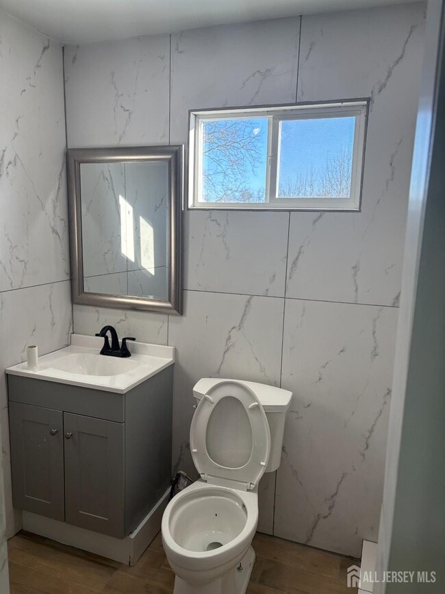 Building Photo - 169 Washington Rd