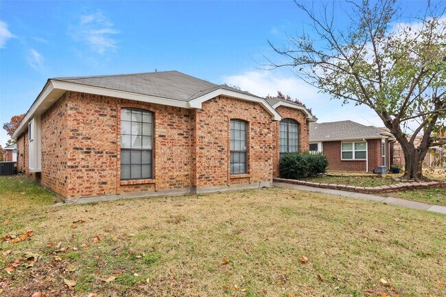 Building Photo - Welcome to this stunningly updated, three-bedroom, two-bath home located in the desirable Valley ...