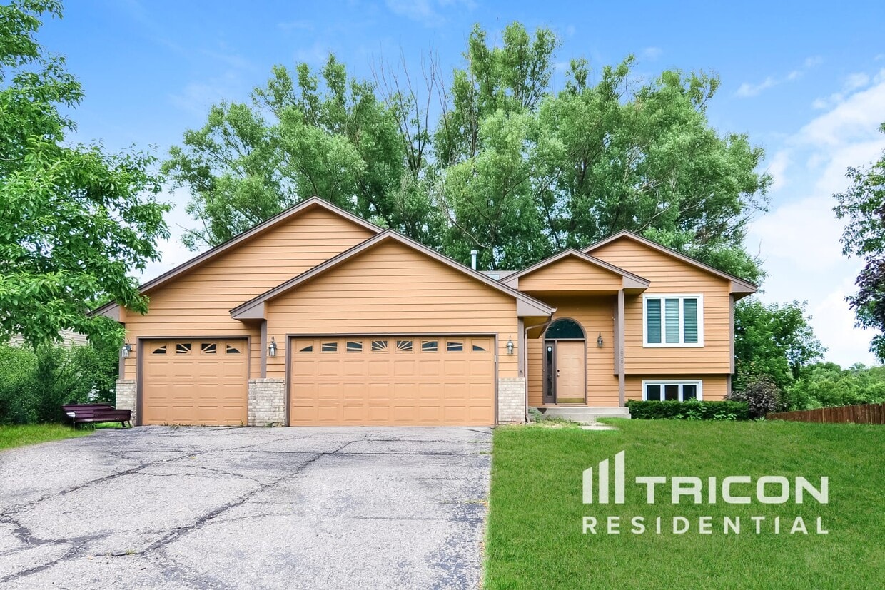 Foto principal - 10381 163rd St W