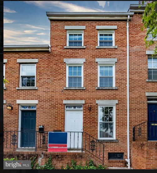 Primary Photo - 22 N Wolfe St