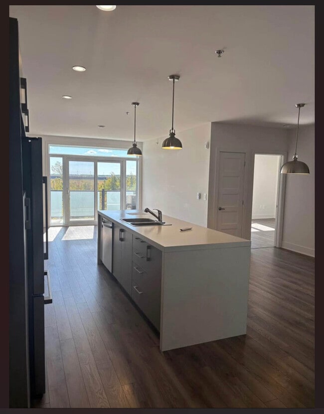 Building Photo - Le Centro