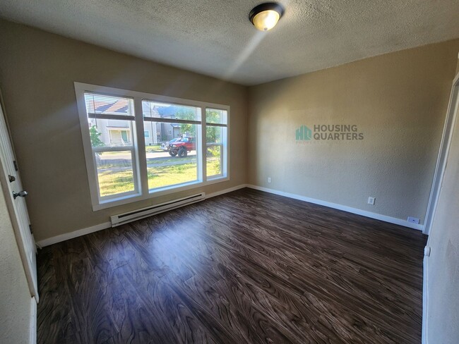 Foto del edificio - 1822 W Gardner Ave