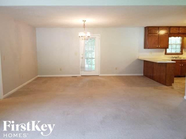 Building Photo - 4056 Chestnut Dr