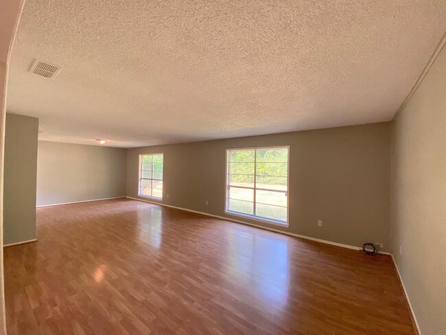 Building Photo - 410 Cordell Dr