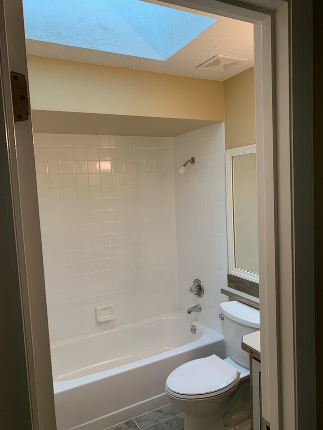 Building Photo - 14 Coral Reef Ct S