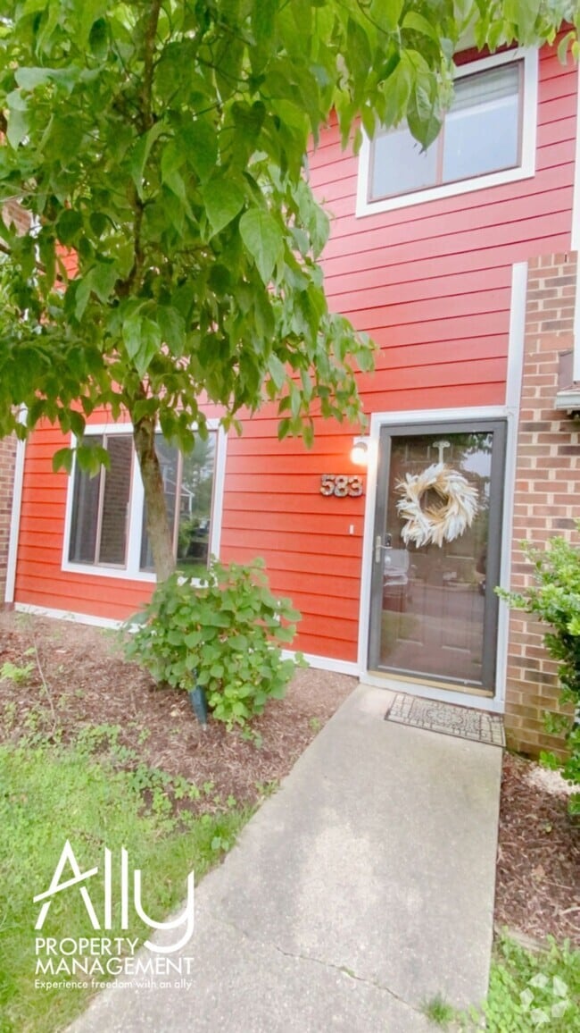 Building Photo - 583 Southampton Ct